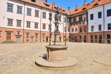 Mir Kalesi Kompleksi tarihi bir kale ve Beyaz Rusya 'da bir UNESCO Dünya Mirası Alanı.