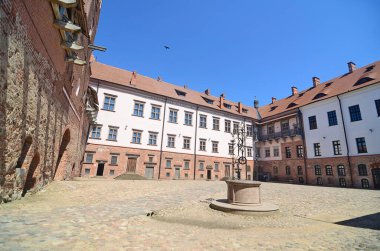 Mir Kalesi Kompleksi tarihi bir kale ve Beyaz Rusya 'da bir UNESCO Dünya Mirası Alanı.