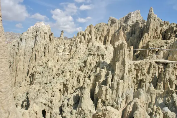 La Paz, Bolivya yakınlarında Ay Vadisi veya Valle de la Luna erozyon oluşumları