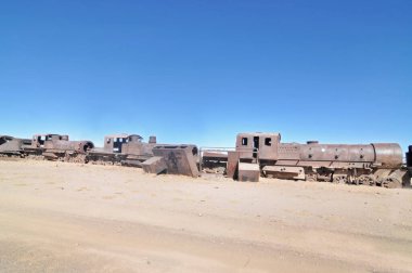 Salar de Uyuni 'deki tren mezarlığı ya da Uyuni, Bolivya, Güney Amerika' daki tuz çölü.