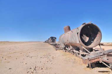 Salar de Uyuni 'deki tren mezarlığı ya da Uyuni, Bolivya, Güney Amerika' daki tuz çölü.