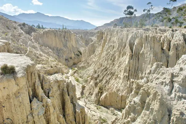 La Paz, Bolivya yakınlarında Ay Vadisi veya Valle de la Luna erozyon oluşumları