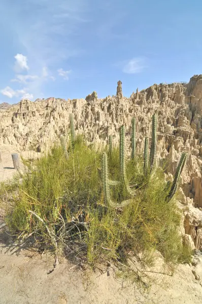 La Paz, Bolivya yakınlarında Ay Vadisi veya Valle de la Luna erozyon oluşumları