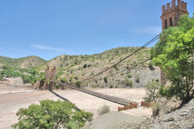     Mareşal Antonio Jos de Sucre Askılık Köprüsü Bolivya 'daki Pilcomayo Nehri üzerindeki sadece yaya asma köprüsü                           