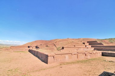 Tiwanaku 'daki Akapana Tapınağı Batı Bolivya' daki Kolombiya öncesi arkeoloji alanı 