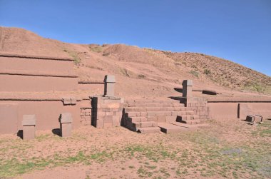 Tiwanaku 'daki Akapana Tapınağı Batı Bolivya' daki Kolombiya öncesi arkeoloji alanı 