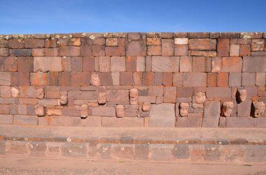 Batı Bolivya 'daki Tiwanaku' daki yarı yeraltı tapınağı. 