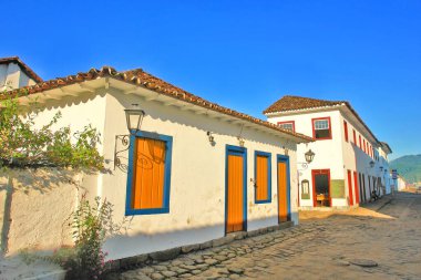 Paraty veya Parati 'deki Eski Sokaklar - Kosta Verde' de yer alan Portekiz sömürge ve Brezilya İmparatorluk Şehri iyi korunmuş.