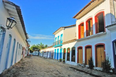 Paraty veya Parati 'deki Eski Sokaklar - Kosta Verde' de yer alan Portekiz sömürge ve Brezilya İmparatorluk Şehri iyi korunmuş.