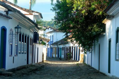 Paraty veya Parati 'deki Eski Sokaklar - Kosta Verde' de yer alan Portekiz sömürge ve Brezilya İmparatorluk Şehri iyi korunmuş.