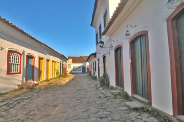 Paraty veya Parati 'deki Eski Sokaklar - Kosta Verde' de yer alan Portekiz sömürge ve Brezilya İmparatorluk Şehri iyi korunmuş.