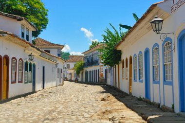 Paraty veya Parati 'deki Eski Sokaklar - Kosta Verde' de yer alan Portekiz sömürge ve Brezilya İmparatorluk Şehri iyi korunmuş.