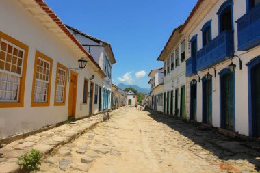 Paraty veya Parati 'deki Eski Sokaklar - Kosta Verde' de yer alan Portekiz sömürge ve Brezilya İmparatorluk Şehri iyi korunmuş.