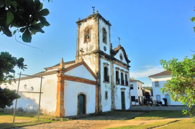 Paraty veya Parati 'deki Eski Sokaklar - Kosta Verde' de yer alan Portekiz sömürge ve Brezilya İmparatorluk Şehri iyi korunmuş.