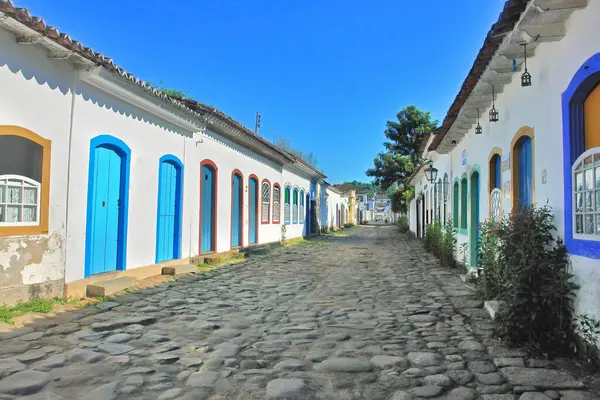 Paraty veya Parati 'deki Eski Sokaklar - Kosta Verde' de yer alan Portekiz sömürge ve Brezilya İmparatorluk Şehri iyi korunmuş.