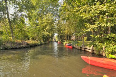 Spree Ormanı ya da Spreewald Nehri 'nin iç kısımlarında geniş bir delta. Almanya' da kanallarla doludur.