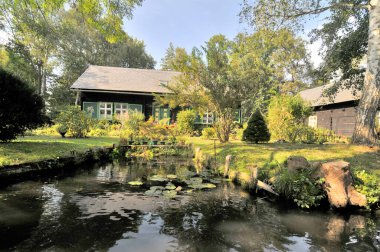 Spree Ormanı ya da Spreewald Nehri 'nin iç kısımlarında geniş bir delta. Almanya' da kanallarla doludur.