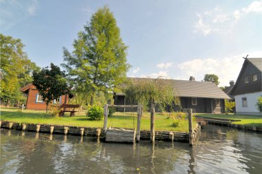 Spree Ormanı ya da Spreewald Nehri 'nin iç kısımlarında geniş bir delta. Almanya' da kanallarla doludur.