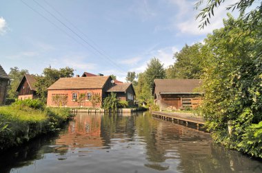 Spree Ormanı ya da Spreewald Nehri 'nin iç kısımlarında geniş bir delta. Almanya' da kanallarla doludur.