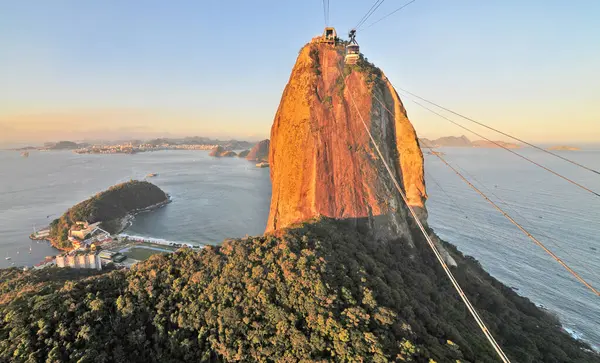  Şeker Dağı - Rio de Janeiro, Brezilya 'da bir zirve                              