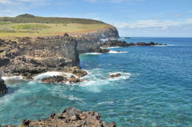 Paskalya Adası 'ndaki Ana Kai Tangata deniz mağarası ya da Rapanui, Şili