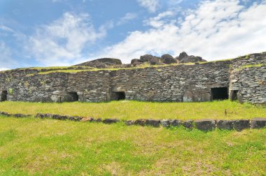 Rano Kau ve Şili 'nin Paskalya Adası' ndaki Orongo köyü.                               