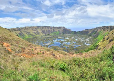  Rano Kau 'nun soyu tükenmiş Paskalya Adası, Şili volkanı.                              