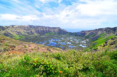Rano Kau 'nun soyu tükenmiş Paskalya Adası, Şili volkanı.