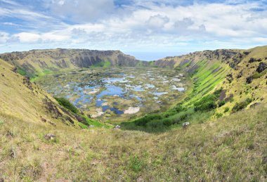 Rano Kau 'nun soyu tükenmiş Paskalya Adası, Şili volkanı.