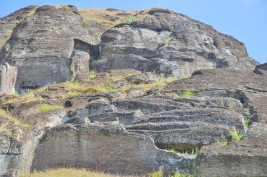 El Gigante adındaki tamamlanmamış Moai, Paskalya Adası 'ndaki Rano Raraku taş ocağından ayrıldı.