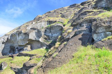 El Gigante adındaki tamamlanmamış Moai, Paskalya Adası 'ndaki Rano Raraku taş ocağından ayrıldı.