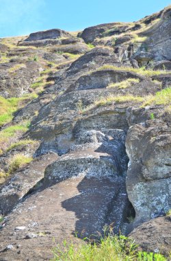 El Gigante adındaki tamamlanmamış Moai, Paskalya Adası 'ndaki Rano Raraku taş ocağından ayrıldı.