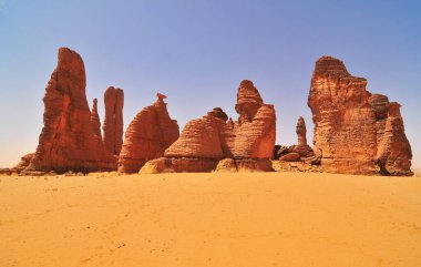 Kuzey Çad 'daki Ennedi çevresindeki Sahra Çölü' nün manzarası