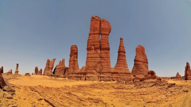 Kuzey Çad 'daki Ennedi çevresindeki Sahra Çölü' nün manzarası