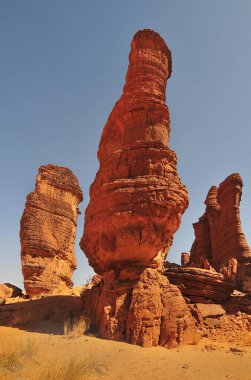 Kuzey Çad 'daki Ennedi çevresindeki Sahra Çölü' nün manzarası