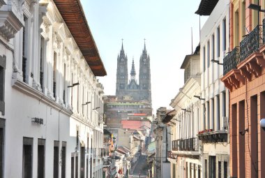           Ekvador 'un eski Quito şehrinin sokakları                     