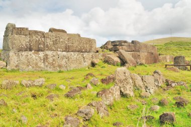 Doğu Polinezya, Şili 'deki Rapa Nui' deki (Paskalya Adası) Ahu Vinapu arkeolojik alanı