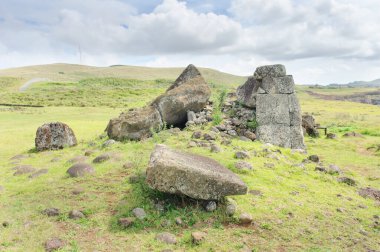 Doğu Polinezya, Şili 'deki Rapa Nui' deki (Paskalya Adası) Ahu Vinapu arkeolojik alanı