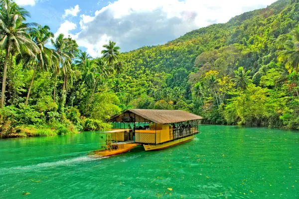  Loboc Nehri - Filipinler 'in Bohol bölgesinde bir nehir..                             
