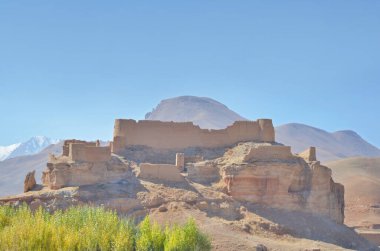 Orta Afganistan 'daki Bamyan Vadisi' ndeki Ortaçağ Kalesi Qala-i-Shahidahn.