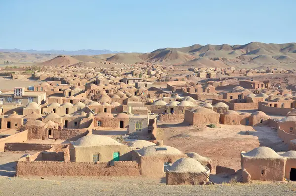 Afgan Herat ilindeki tipik bir çamur evleri köyü.