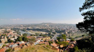 Tiflis - Gürcistan 'ın başkenti ve en büyük şehri, Kura Nehri kıyısında yer almaktadır.