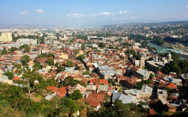 Tiflis - Gürcistan 'ın başkenti ve en büyük şehri, Kura Nehri kıyısında yer almaktadır.