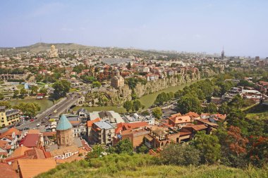 Tiflis - Gürcistan 'ın başkenti ve en büyük şehri, Kura Nehri kıyısında yer almaktadır.