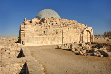 Umayyad Sarayı Ürdün, Amman 'ın Kale Tepesi' nde yer almaktadır.                               