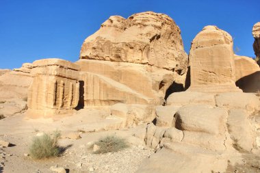  Ürdün Petra 'daki antik Nabatean taş mezarları                              
