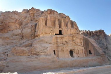  Ürdün Petra 'daki antik Nabatean taş mezarları                              