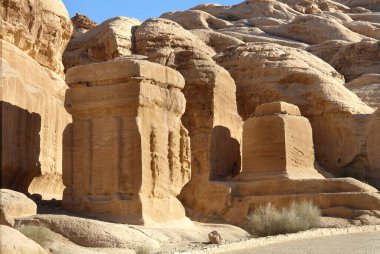  Ürdün Petra 'daki antik Nabatean taş mezarları                              