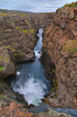 Muhteşem Kolugljufur Şelalesi Ada 'da