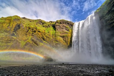 Ada 'da Muhteşem Skogafoss Şelalesi
